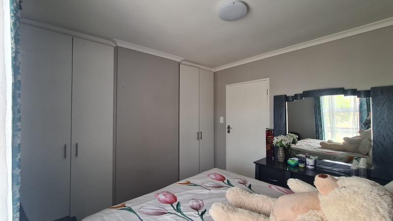 2 Bedroom Property for Sale in Oakglen Western Cape